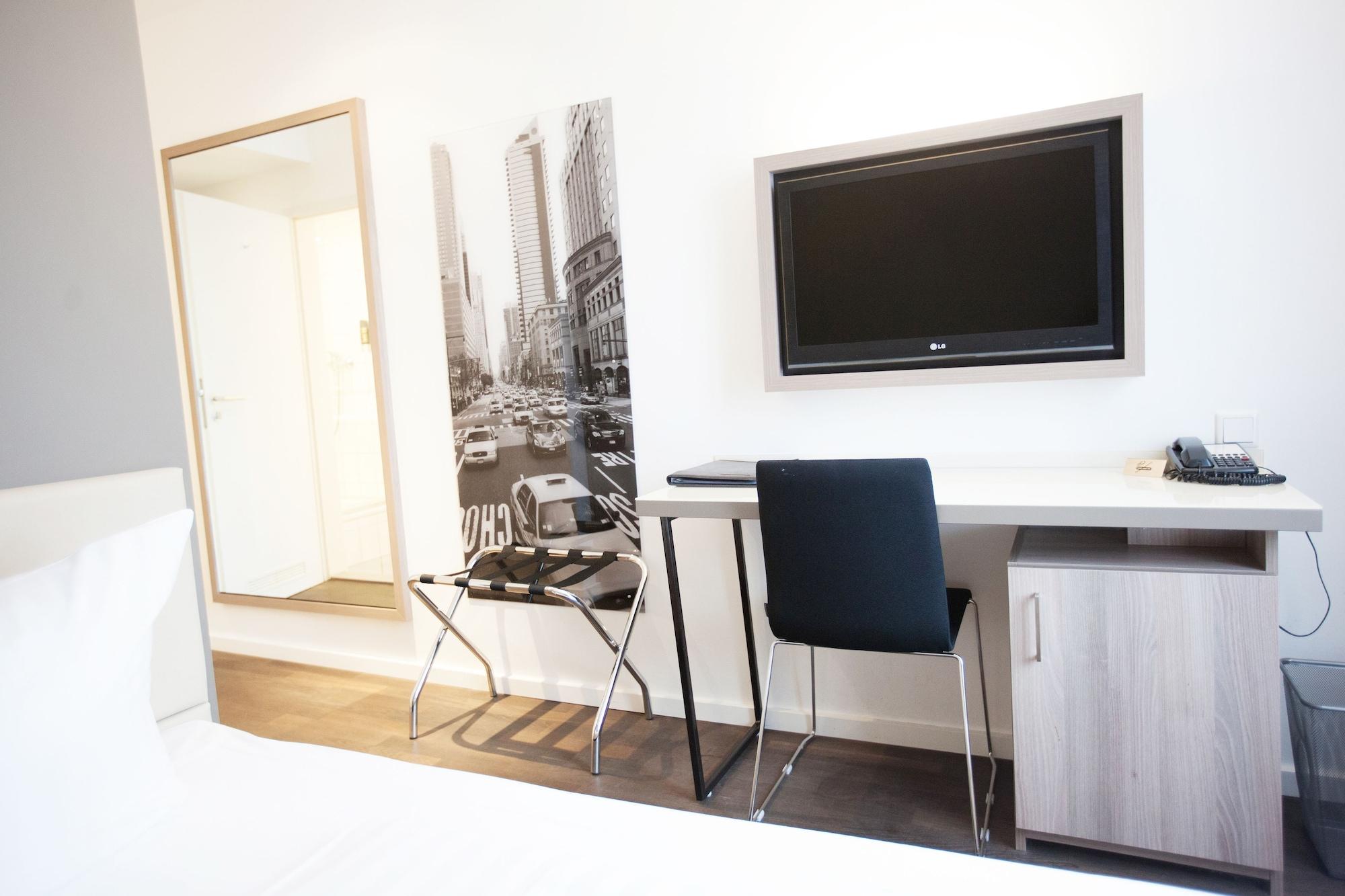 Manhattan Hotel Франкфурт-на-Майне Экстерьер фото