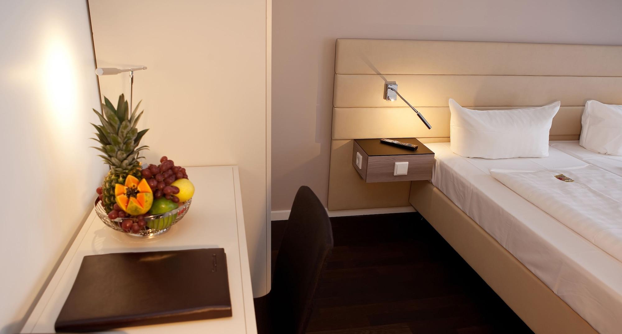 Manhattan Hotel Франкфурт-на-Майне Экстерьер фото