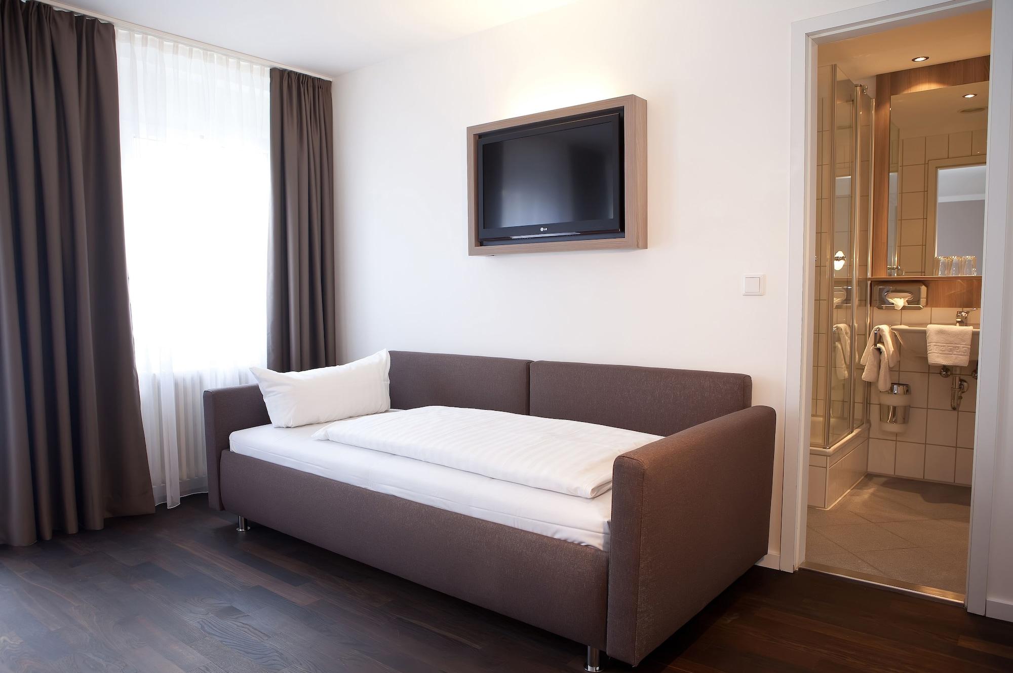 Manhattan Hotel Франкфурт-на-Майне Экстерьер фото