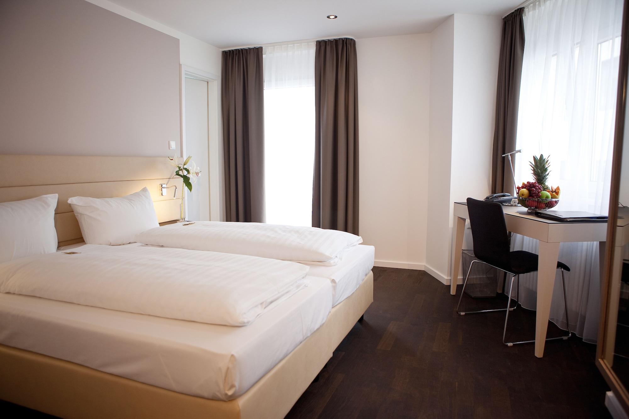 Manhattan Hotel Франкфурт-на-Майне Экстерьер фото
