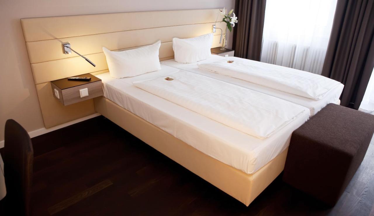 Manhattan Hotel Франкфурт-на-Майне Экстерьер фото