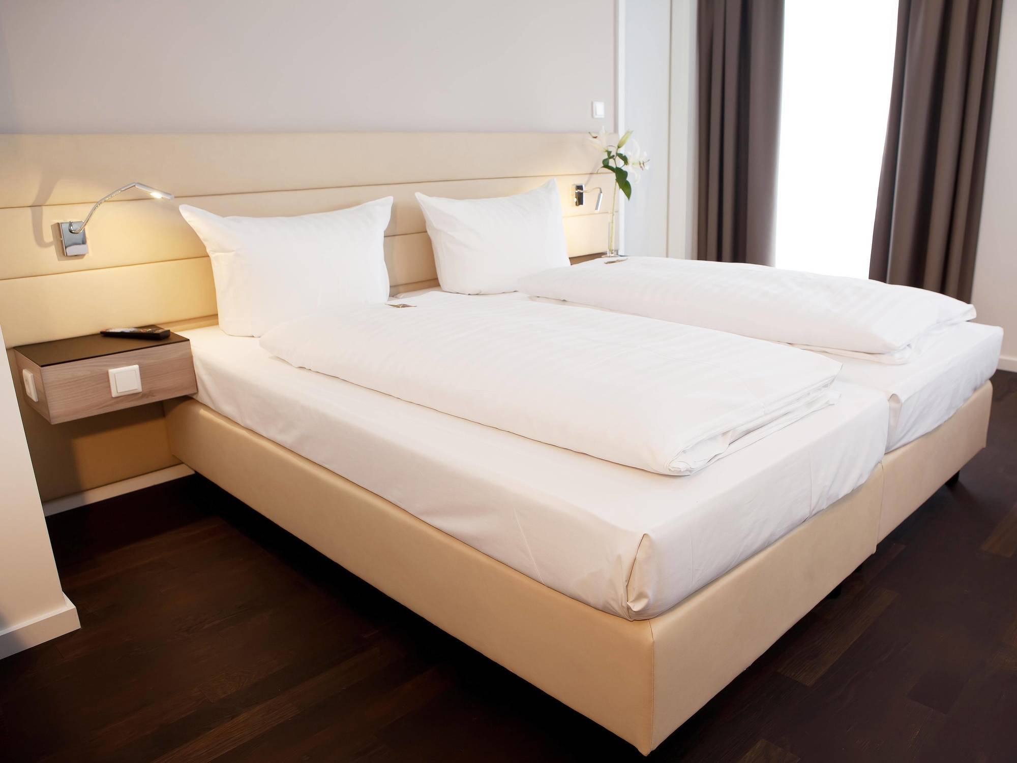Manhattan Hotel Франкфурт-на-Майне Экстерьер фото