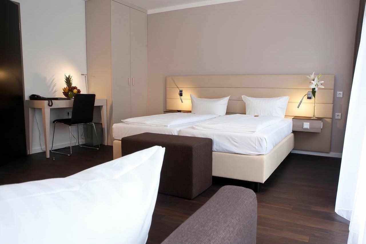 Manhattan Hotel Франкфурт-на-Майне Экстерьер фото