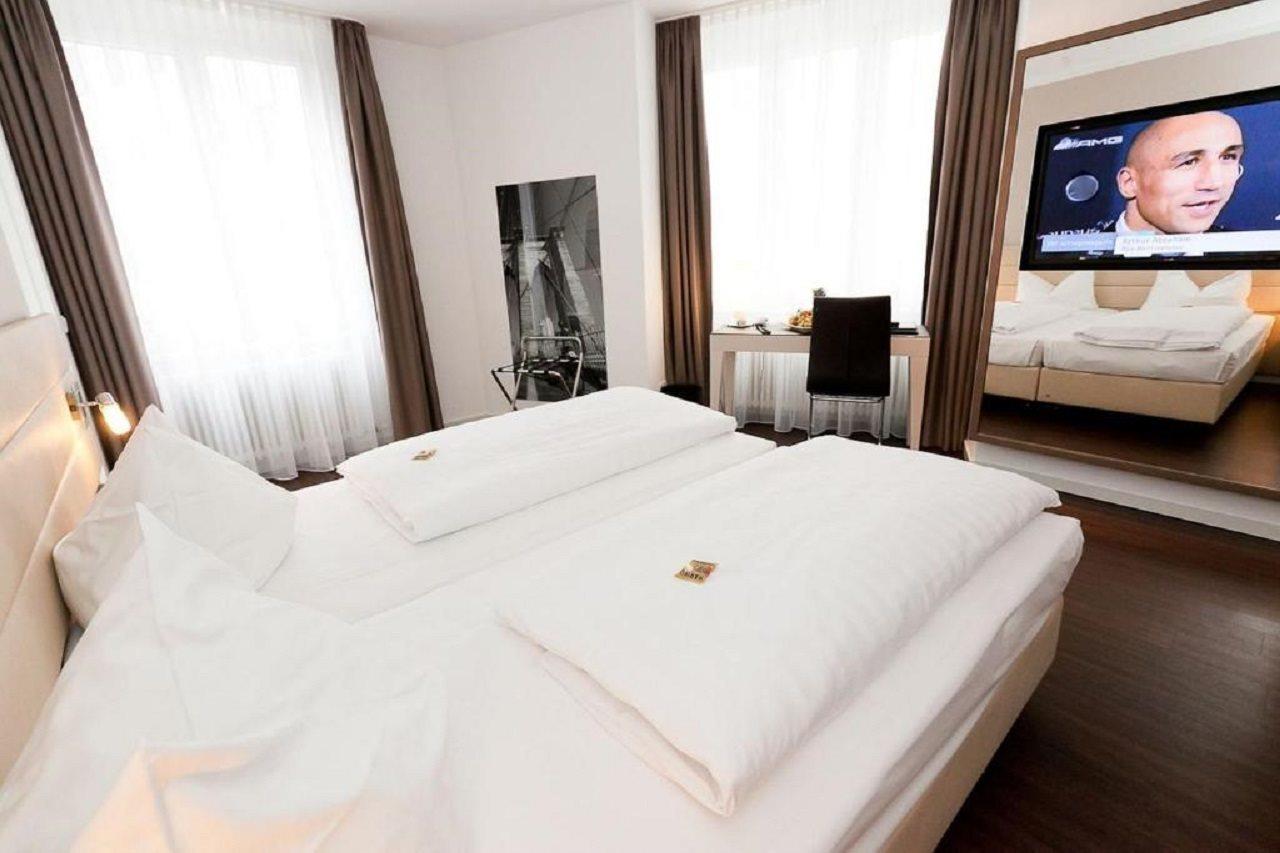 Manhattan Hotel Франкфурт-на-Майне Экстерьер фото