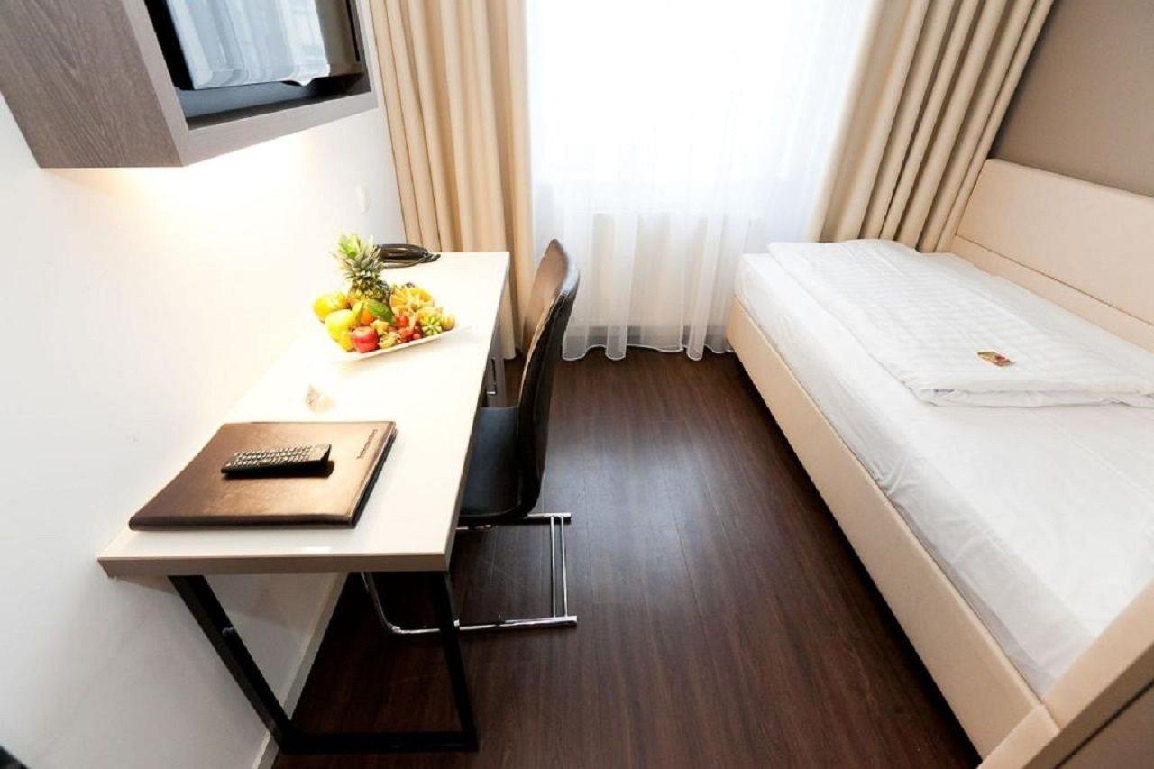 Manhattan Hotel Франкфурт-на-Майне Экстерьер фото